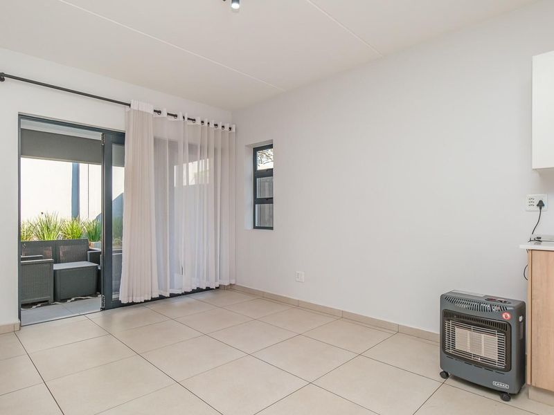 Spacious 4 Bedroom Duplex with Private Garden and Exceptional Lifestyle - Photo 4