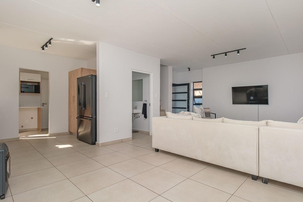 Spacious 4 Bedroom Duplex with Private Garden and Exceptional Lifestyle - Photo 5