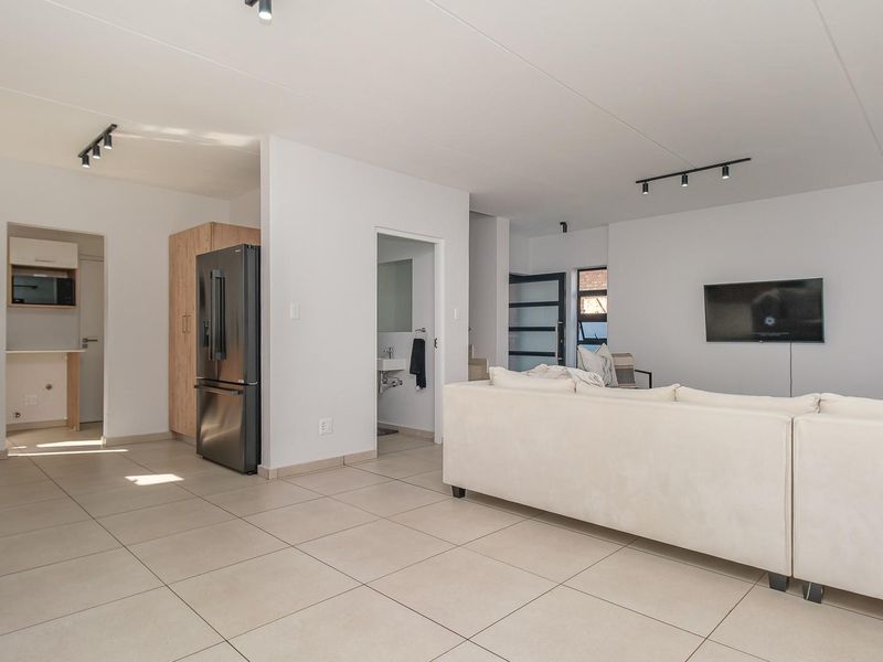 Spacious 4 Bedroom Duplex with Private Garden and Exceptional Lifestyle - Photo 5