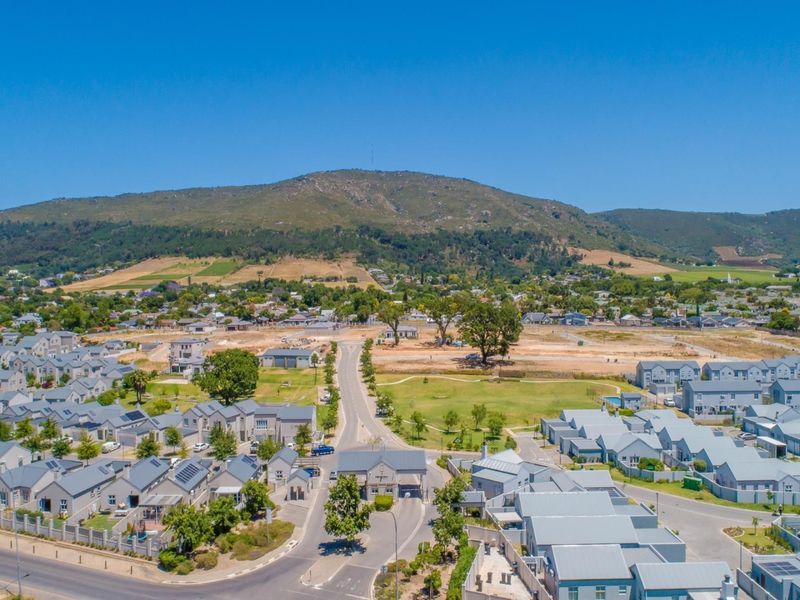 FOR SALE - 2 bedroom Oak Lodges, Honeydew Country Estate - Photo 3