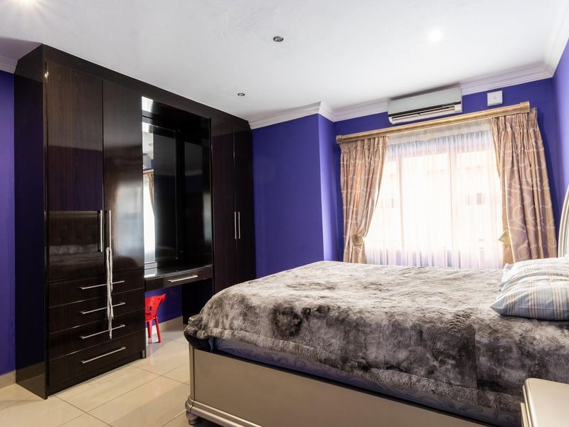 Luxurious 4-Bedroom Double-Storey Residence in Woodhill Estate - Photo 10