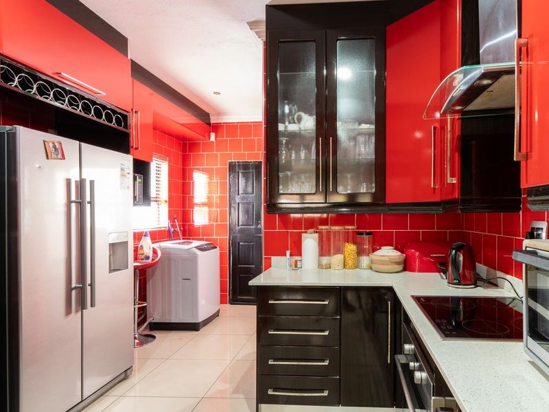 Luxurious 4-Bedroom Double-Storey Residence in Woodhill Estate - Photo 7