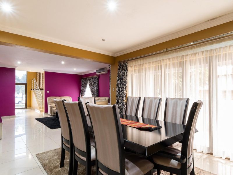 Luxurious 4-Bedroom Double-Storey Residence in Woodhill Estate - Photo 6