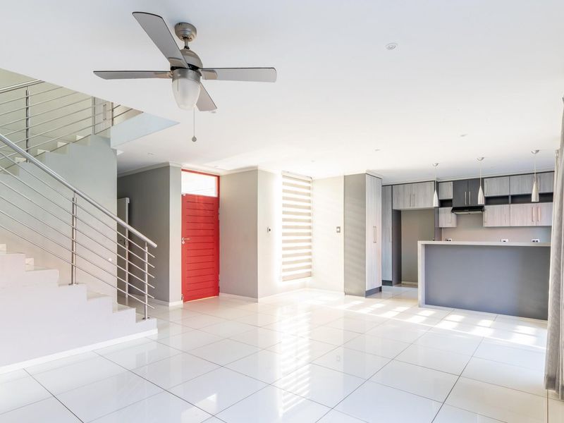 Contemporary Family Living in the Heart of Bendor - Photo 8