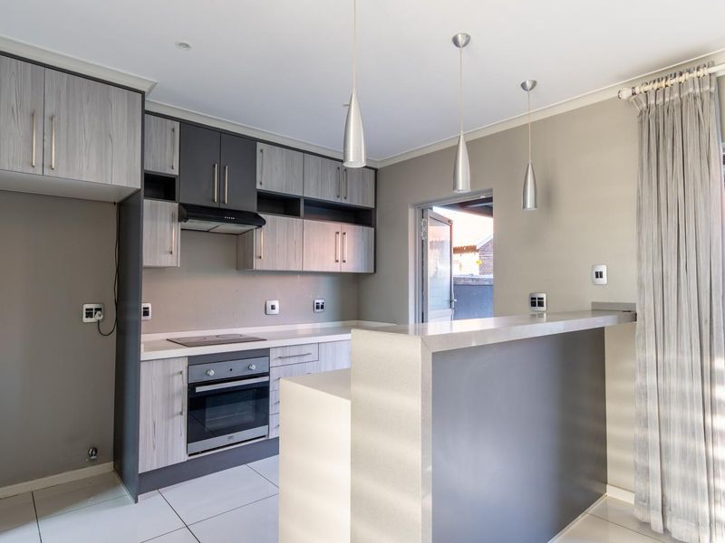 Contemporary Family Living in the Heart of Bendor - Photo 6