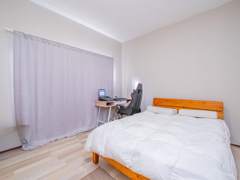 Light Filled First Floor Apartment in Popular Pine Slopes Complex - Photo 10
