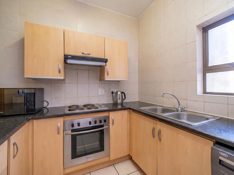 Light Filled First Floor Apartment in Popular Pine Slopes Complex - Photo 9