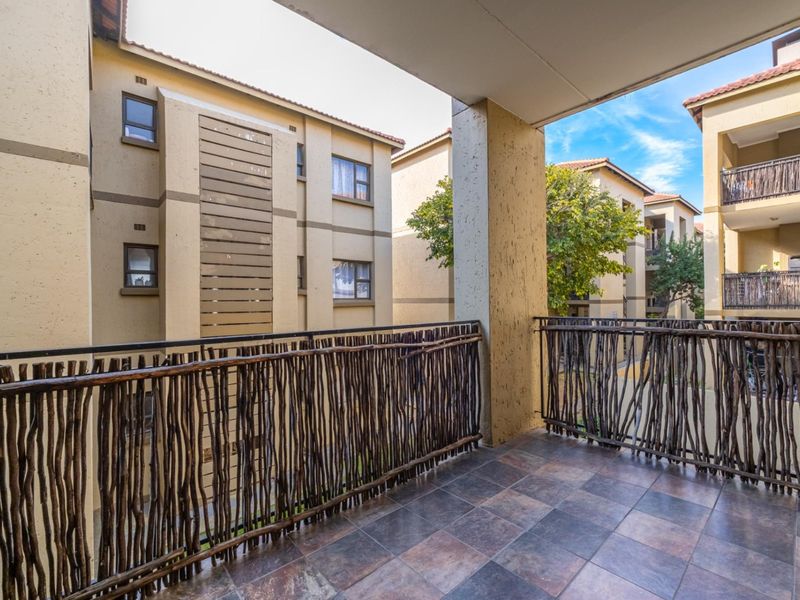 Light Filled First Floor Apartment in Popular Pine Slopes Complex - Photo 6