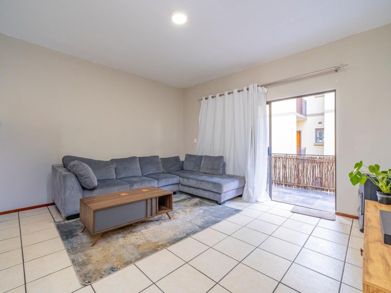 Light Filled First Floor Apartment in Popular Pine Slopes Complex - Photo 5