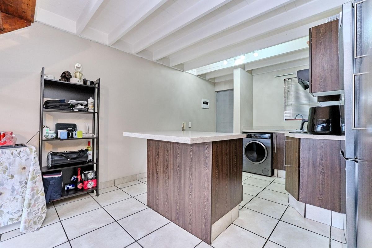 Secure Estate Living, Modern 2-Bedroom Loft Townhouse - Photo 3