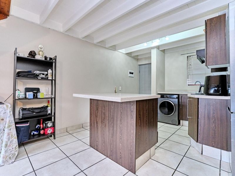 Secure Estate Living, Modern 2-Bedroom Loft Townhouse - Photo 3