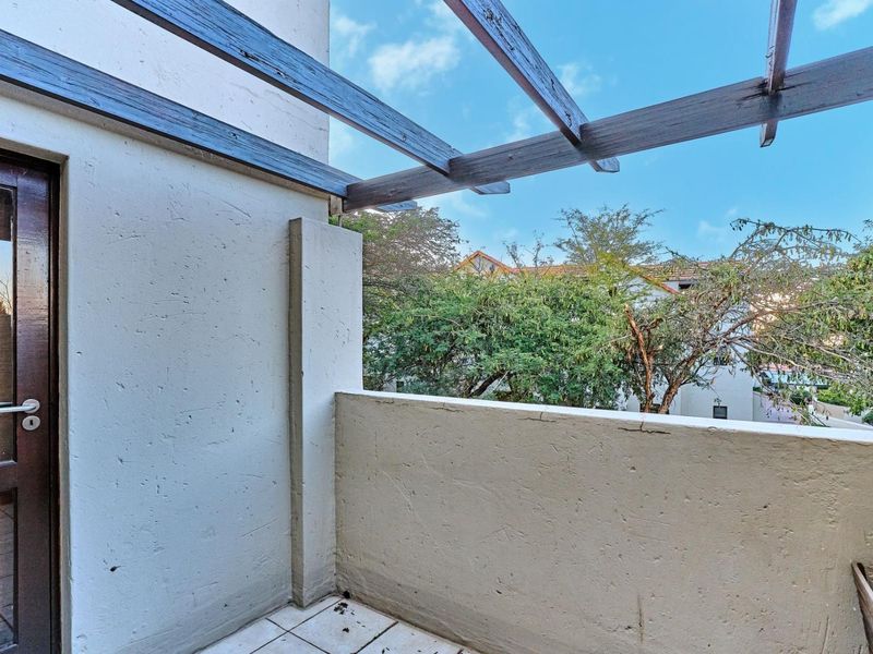 Secure Estate Living, Modern 2-Bedroom Loft Townhouse - Photo 8