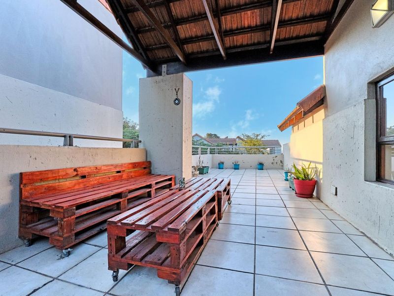 Secure Estate Living, Modern 2-Bedroom Loft Townhouse - Photo 10