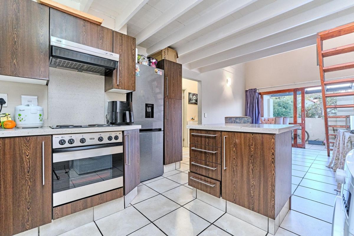 Secure Estate Living, Modern 2-Bedroom Loft Townhouse - Photo 4