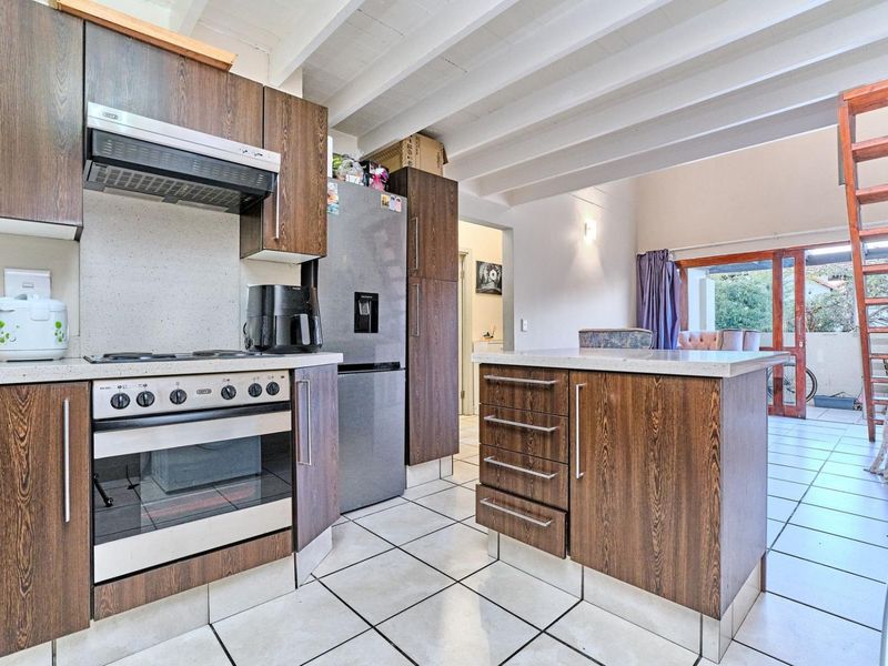 Secure Estate Living, Modern 2-Bedroom Loft Townhouse - Photo 4