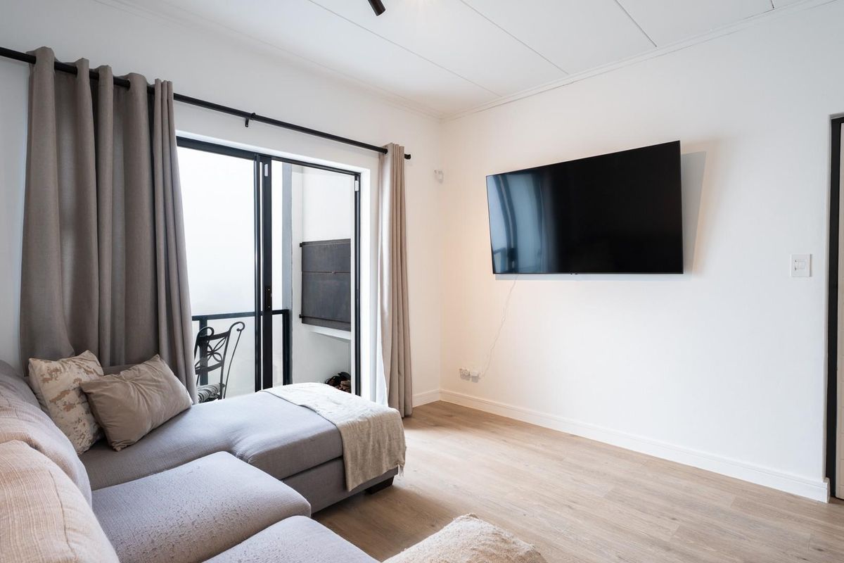 Upmarket 2 bedroom apartment near Stadio and Groot Phesantekraal Mall - Photo 4
