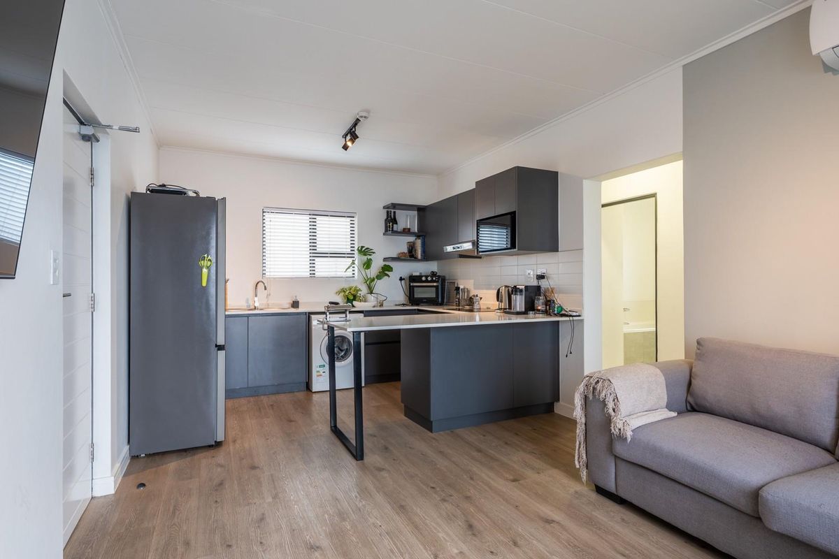 Upmarket 2 bedroom apartment near Stadio and Groot Phesantekraal Mall - Photo 5
