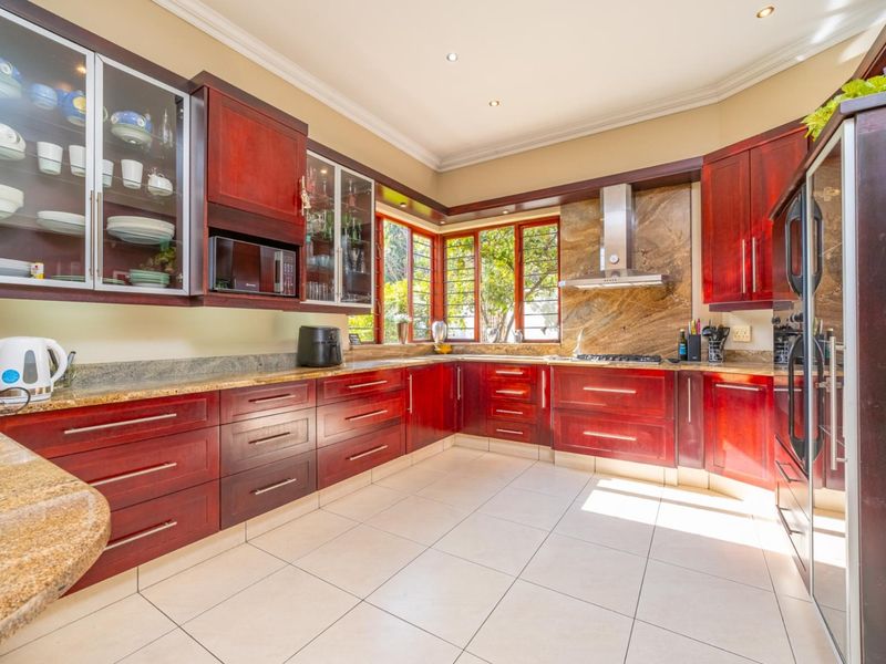 Charming and Spacious Family Home in Eagle Trace Estate - Photo 3