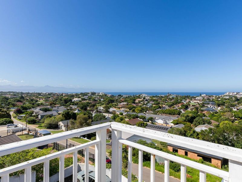 Expansive Villa with Ocean, Robberg, Mountain and Perennial Sunrise Views - Photo 10