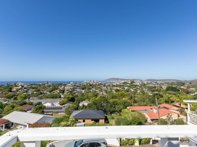 Expansive Villa with Ocean, Robberg, Mountain and Perennial Sunrise Views - Photo 8