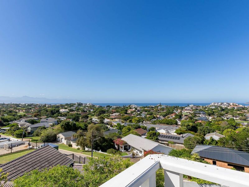 Expansive Villa with Ocean, Robberg, Mountain and Perennial Sunrise Views - Photo 7