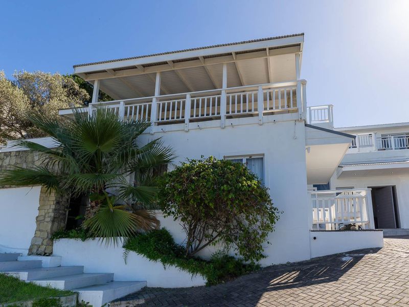 Expansive Villa with Ocean, Robberg, Mountain and Perennial Sunrise Views - Photo 6