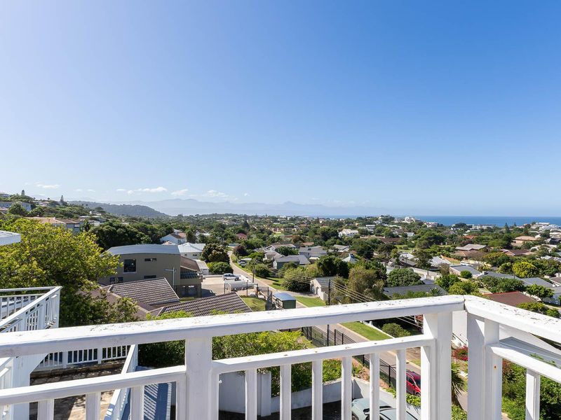 Expansive Villa with Ocean, Robberg, Mountain and Perennial Sunrise Views - Photo 9