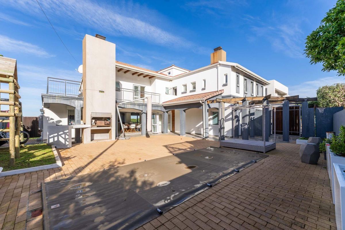 A rare coastal villa on the beach in Glentana - Photo 2