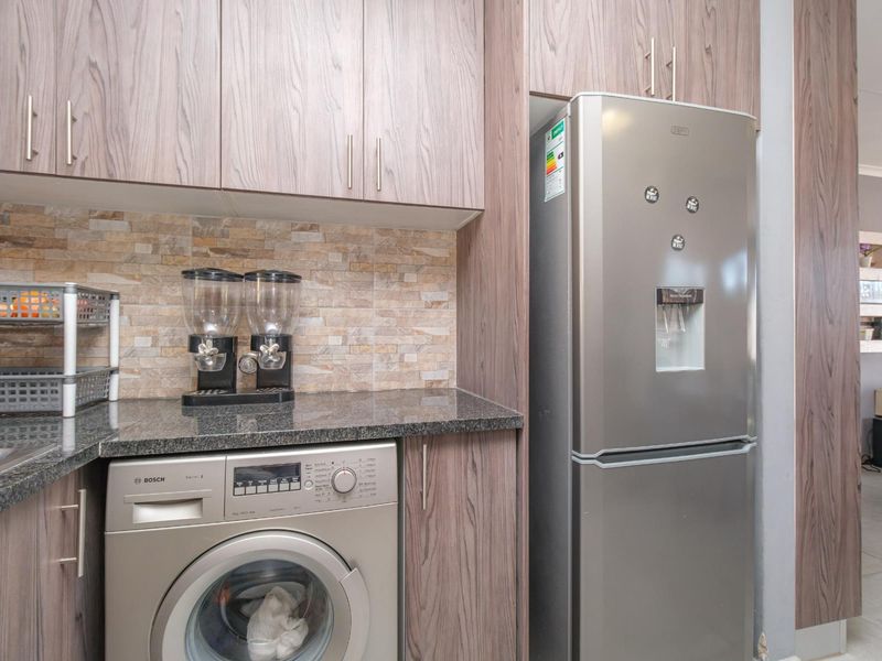 2 Bedroom 1 Full Bathroom 1 Lock-up Garage Unit for Sale in the Reeds - Photo 9