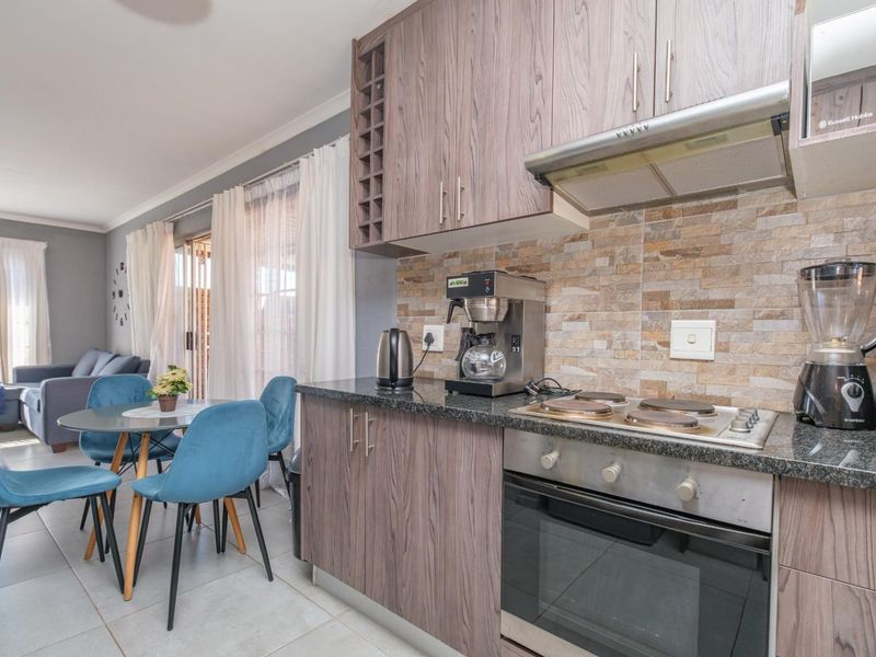 2 Bedroom 1 Full Bathroom 1 Lock-up Garage Unit for Sale in the Reeds - Photo 8