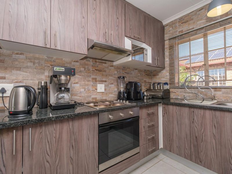 2 Bedroom 1 Full Bathroom 1 Lock-up Garage Unit for Sale in the Reeds - Photo 6