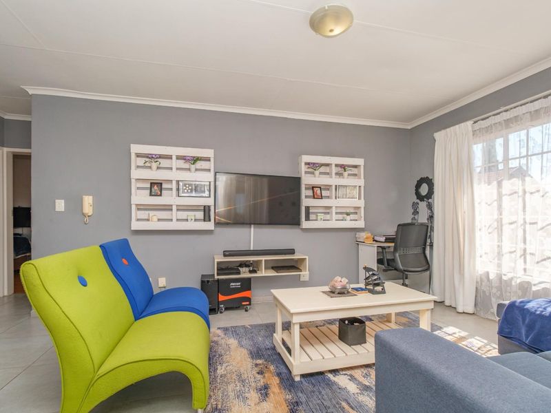 2 Bedroom 1 Full Bathroom 1 Lock-up Garage Unit for Sale in the Reeds - Photo 1