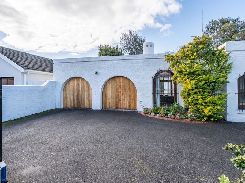 Super spacious home in quiet cul de sac position in Upper Bergvliet! - Photo 4