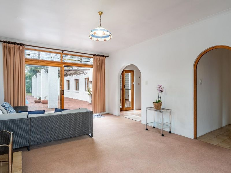 Super spacious home in quiet cul de sac position in Upper Bergvliet! - Photo 7