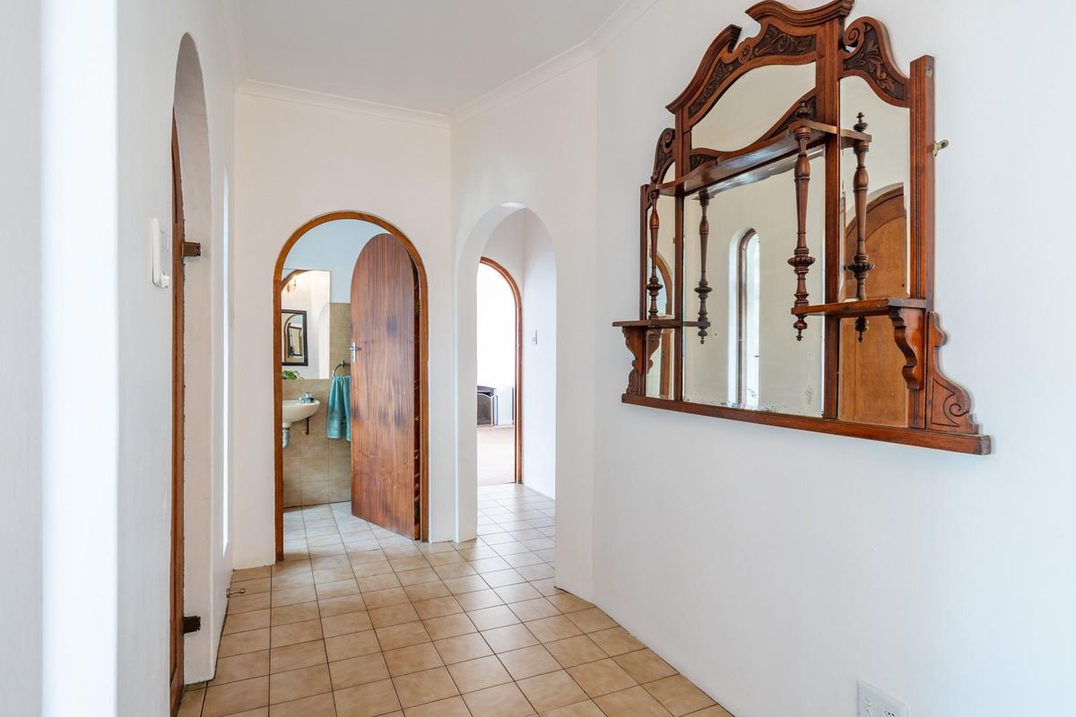 Super spacious home in quiet cul de sac position in Upper Bergvliet! - Photo 5