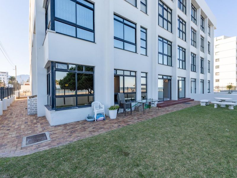 Excellent 3-Bedroom plus study Rental apartment in prime location with views. - Photo 1