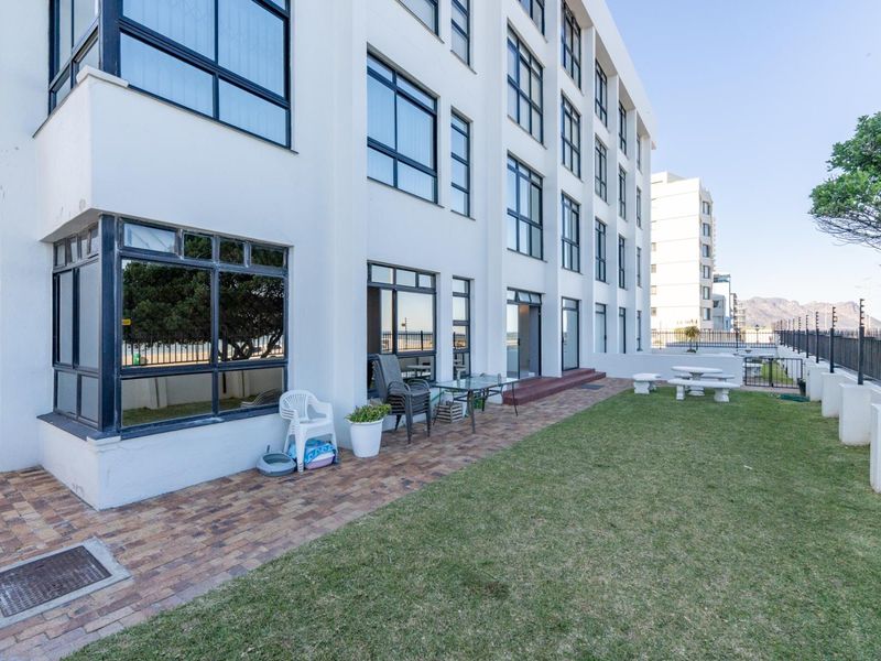 Excellent 3-Bedroom plus study Rental apartment in prime location with views. - Photo 2