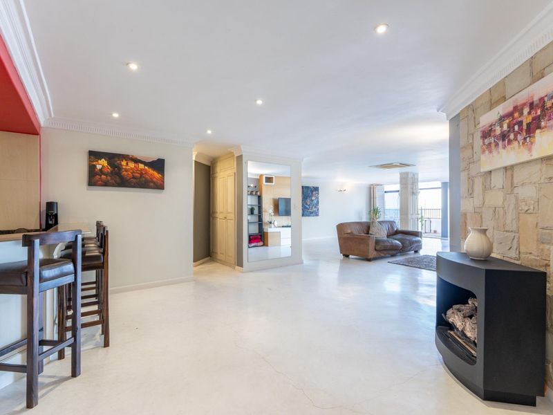 Excellent 3-Bedroom plus study Rental apartment in prime location with views. - Photo 8
