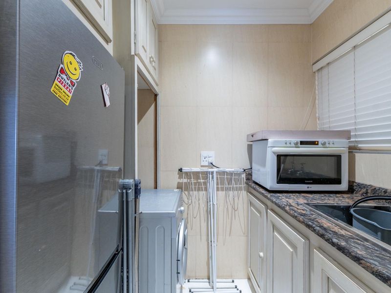 Excellent 3-Bedroom plus study Rental apartment in prime location with views. - Photo 6