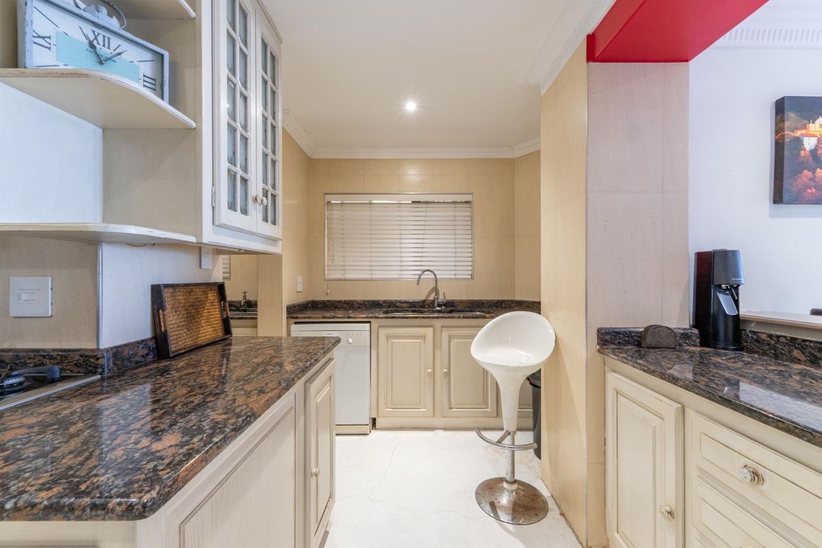 Excellent 3-Bedroom plus study Rental apartment in prime location with views. - Photo 5