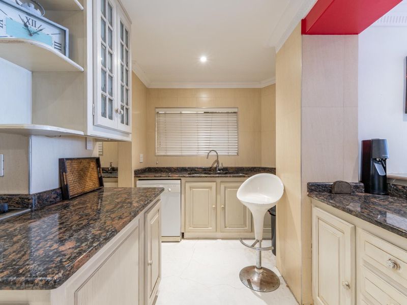 Excellent 3-Bedroom plus study Rental apartment in prime location with views. - Photo 5