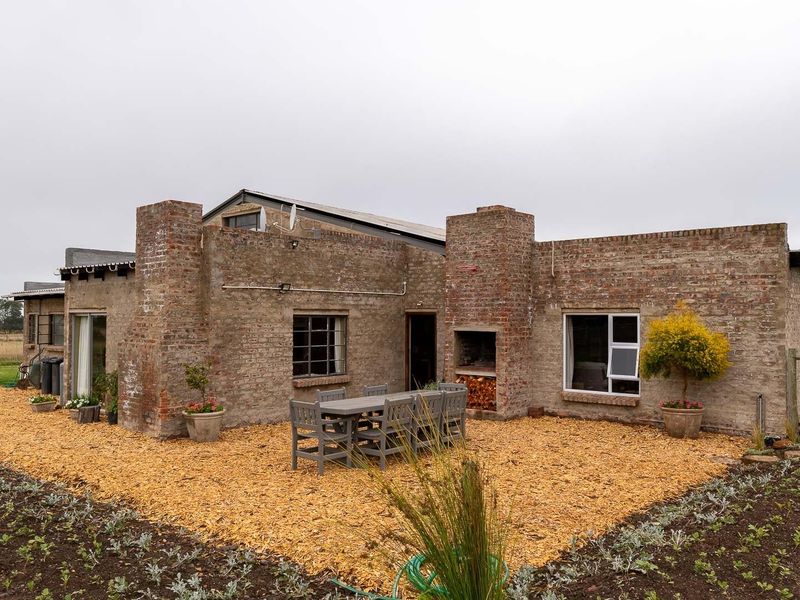 Breathtaking Lifestyle/ Lifestock Farm 7km from Riversdale, Western Cape - Photo 2