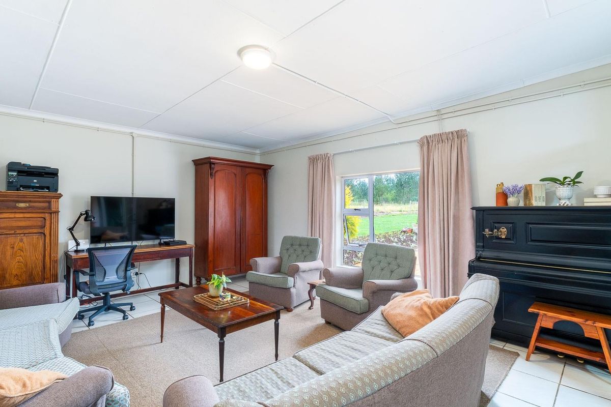 Breathtaking Lifestyle/ Lifestock Farm 7km from Riversdale, Western Cape - Photo 5