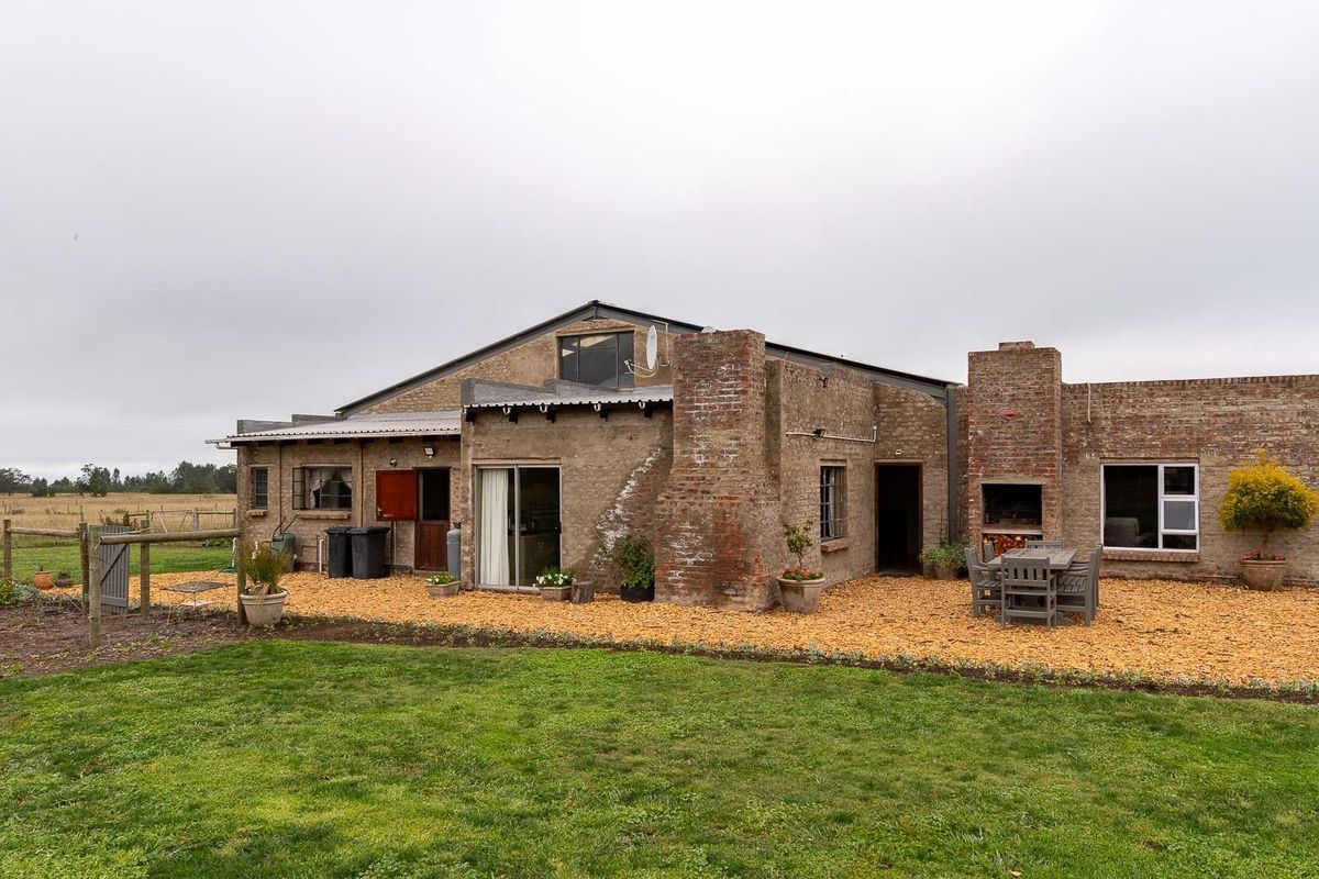 Breathtaking Lifestyle/ Lifestock Farm 7km from Riversdale, Western Cape - Photo 3
