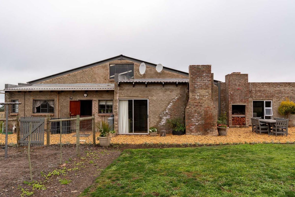 Breathtaking Lifestyle/ Lifestock Farm 7km from Riversdale, Western Cape - Photo 4