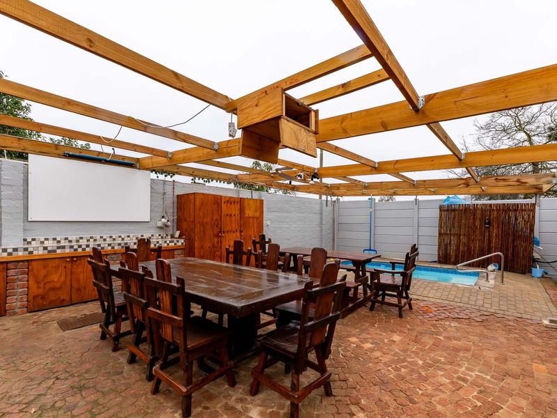 Excellent combination house with granny flat and office on 3200 m2 erf in Riversdale, Western Cape - Photo 6