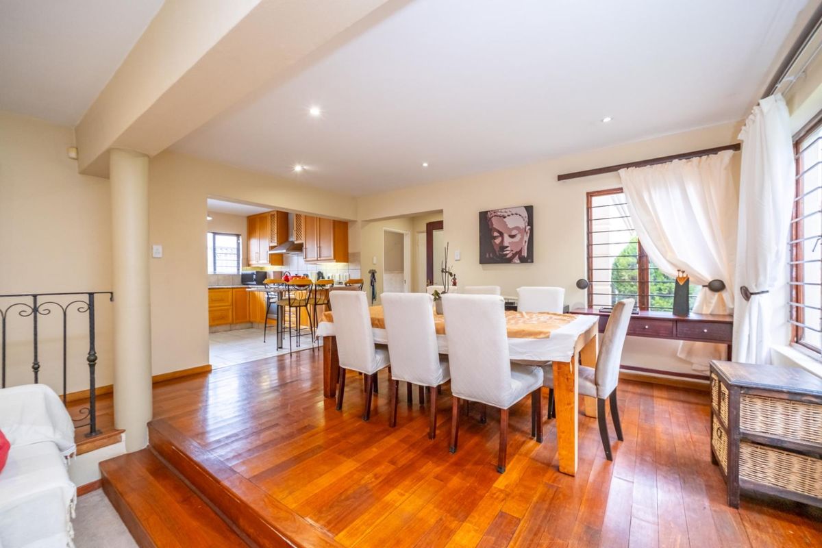 Great family home in secure estate - Photo 3