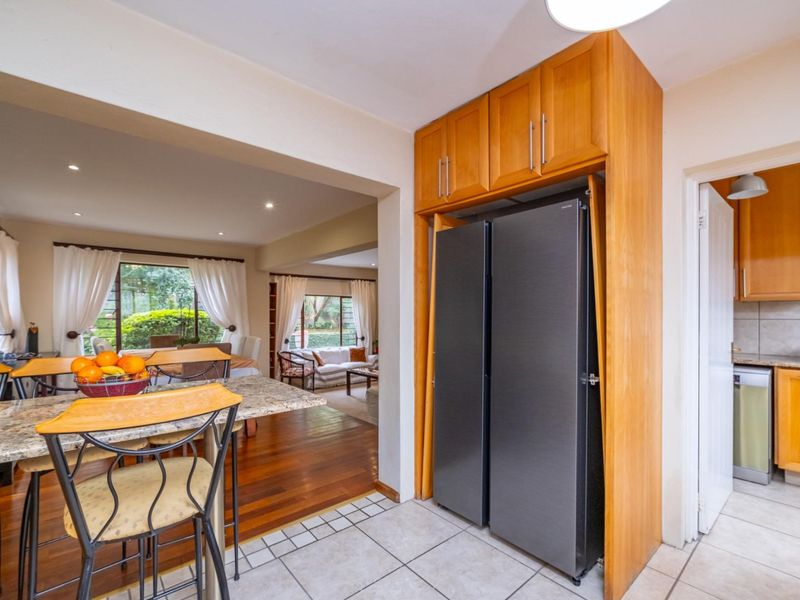 Great family home in secure estate - Photo 6
