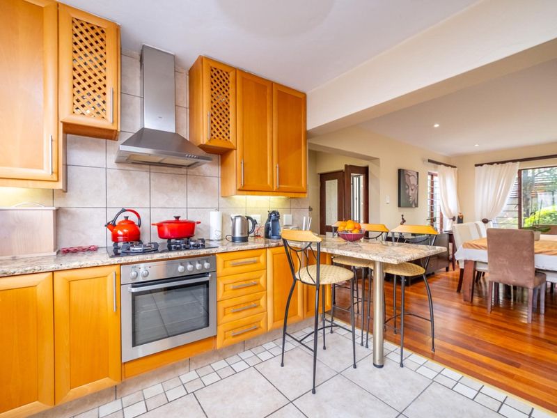 Great family home in secure estate - Photo 5
