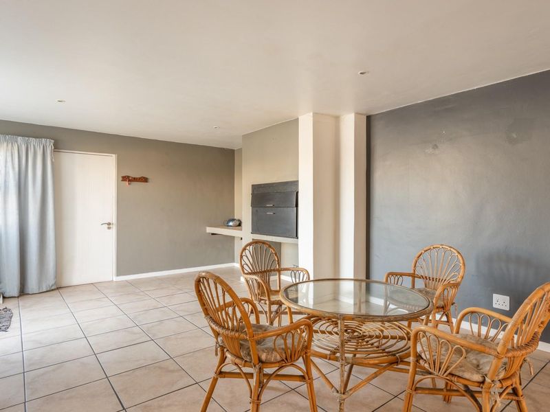 Corner Townhouse with Exceptional Convenience - Photo 10